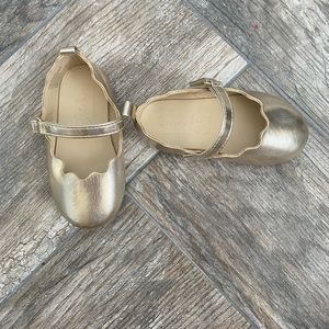 Baby girl/toddler size 5 gold flats.